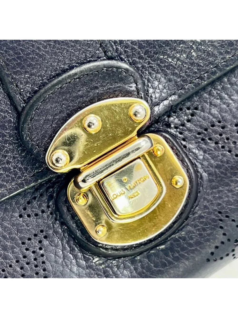 Louis Vuitton color dark